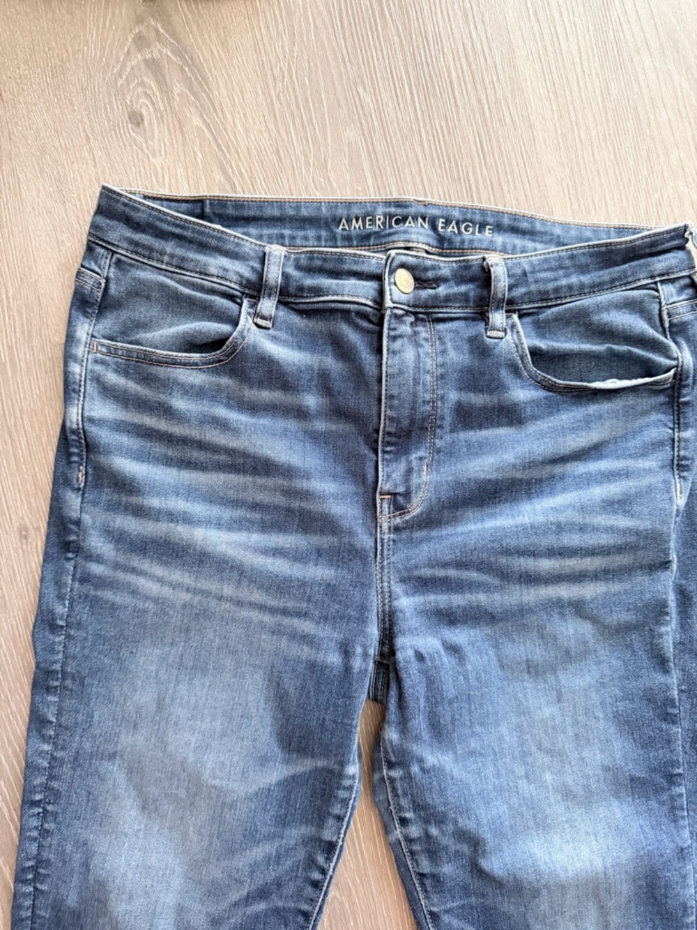 American Eagle Outfitters Light Wash Stretch Denim Jeans - Picture 2 of 7
